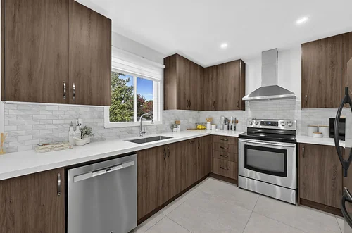 Kitchen counters and appliances